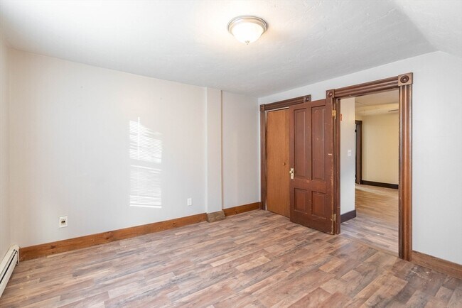 Building Photo - 85 E Main St