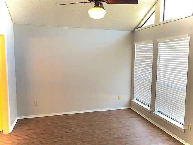 Building Photo - 914 Schulze Dr