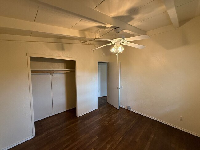 Building Photo - 2 Bed/ 1.5 Bath with a bonus area in Kille...