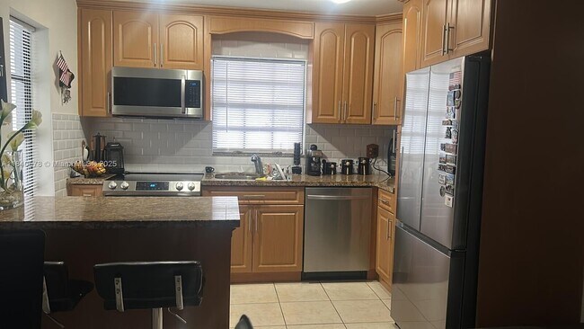 Building Photo - 6211 SW 138th Ct