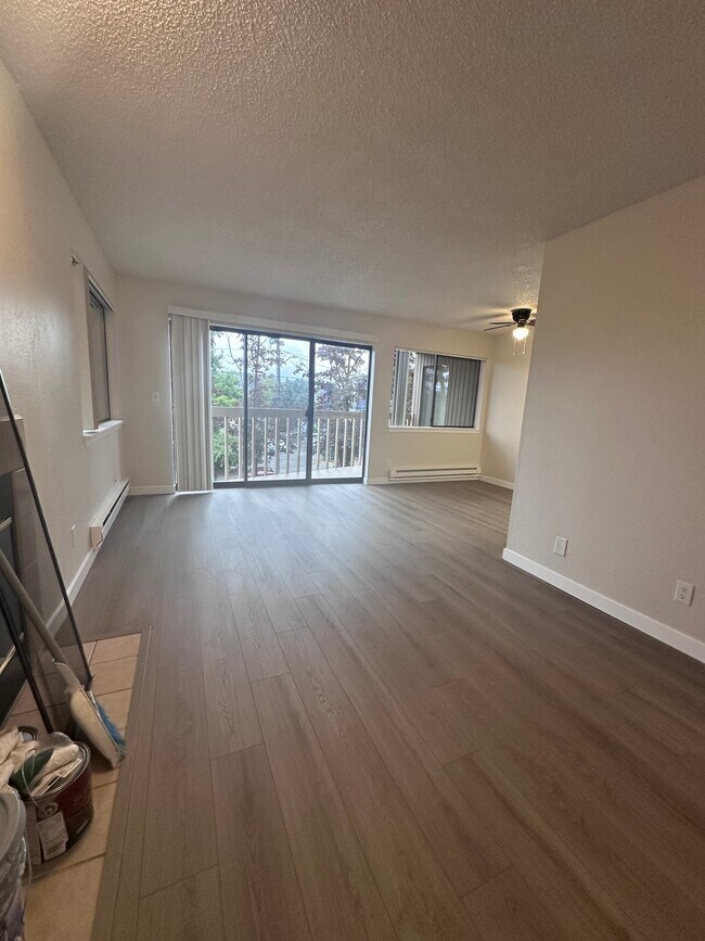 Building Photo - 3001 SW Avalon Way