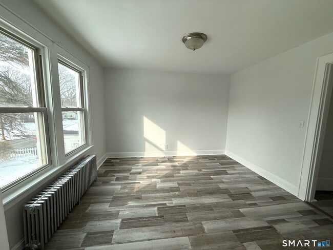 Building Photo - 8 Garden St