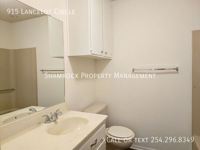 Building Photo - Midway ISD flat unit in great location.