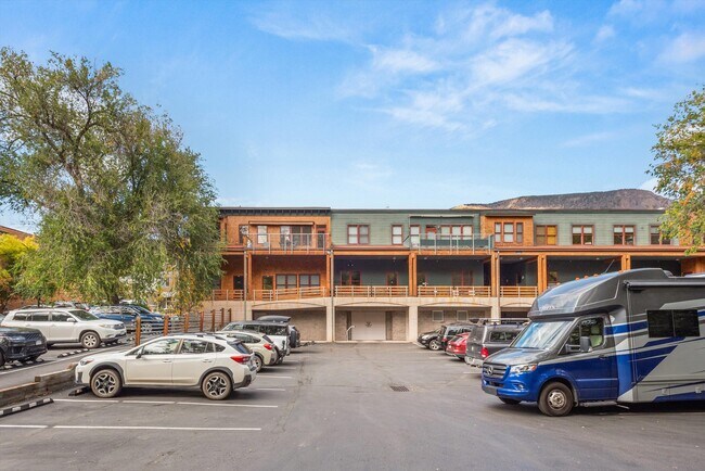 Building Photo - 227 Midland Ave