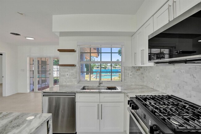 Building Photo - 4200 NE 15th Ave