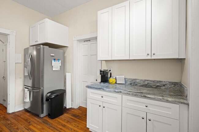 Building Photo - 1719 Hanover Ave