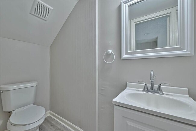 Building Photo - 17805 Villa Way Dr