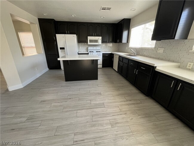 Building Photo - 7118 Garden Pond St