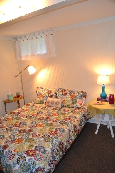 a queen sized bed DOES fit, with enough room for small nightstands/tables on either side - 222 W Case St