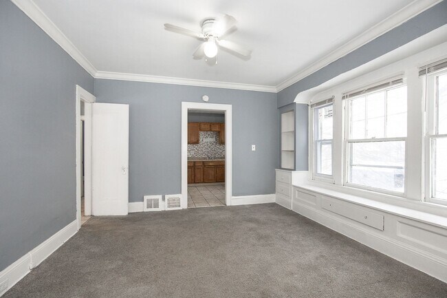 Building Photo - 3584 E 151st St