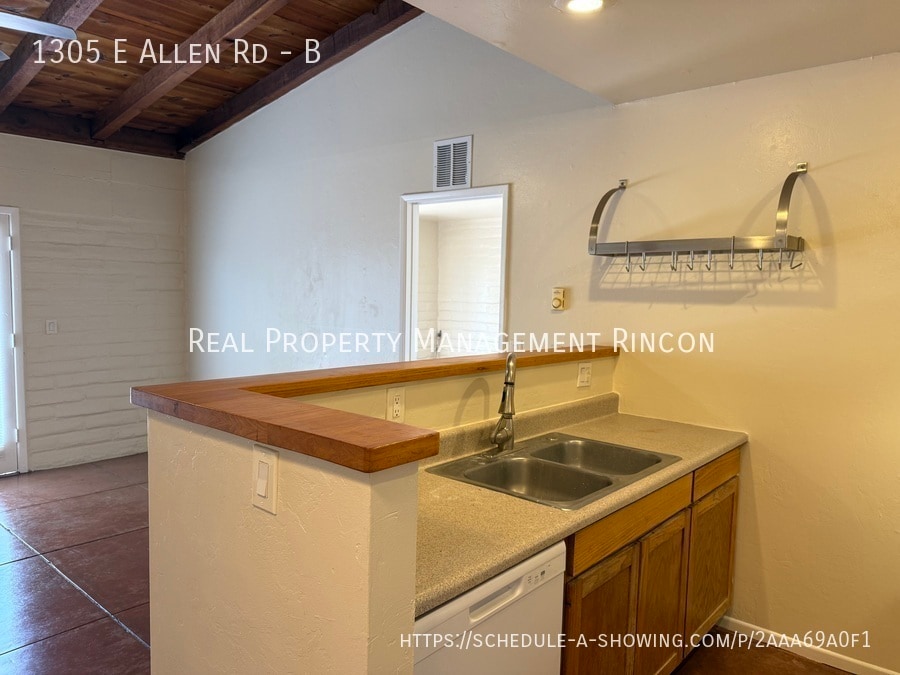 Building Photo - 1305 E Allen Rd