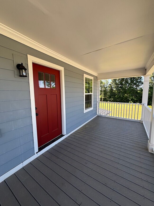 Building Photo - Beautiful 3 Bedroom, 2 Bathroom Stacked Duplex in Anderson, SC
