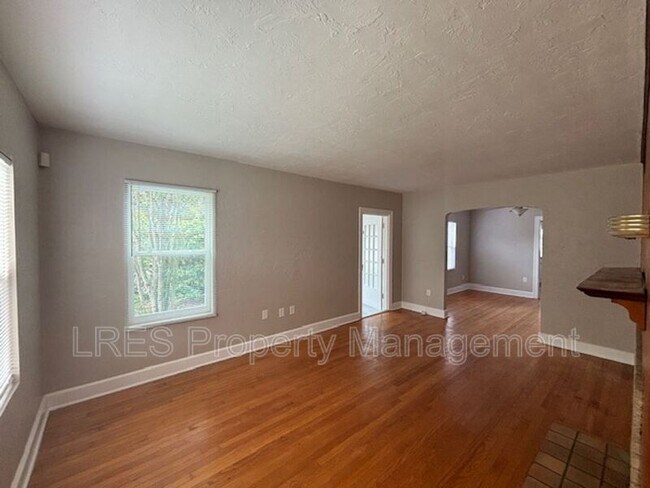 Building Photo - 1523 E Concord St