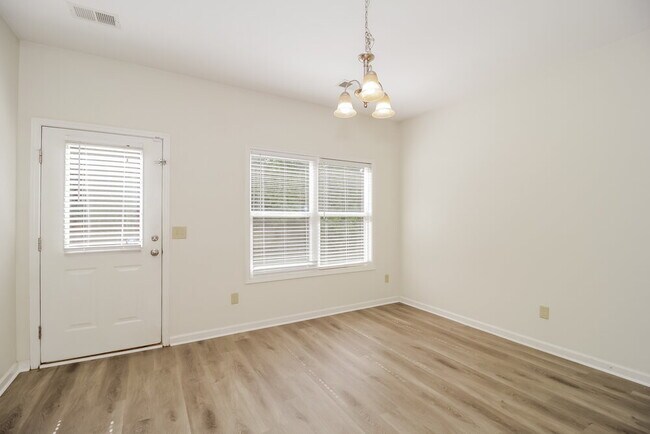 Building Photo - 25 Oakbrook Dr