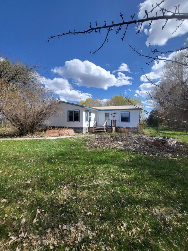 Building Photo - Home in Riverton