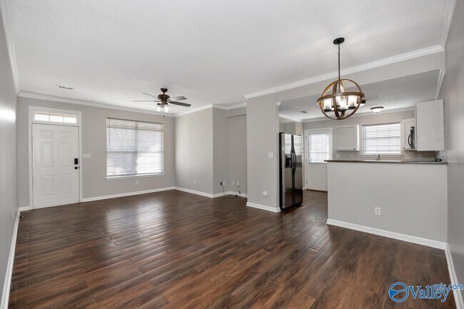 Building Photo - 103 N W Sugar Bluff Ln