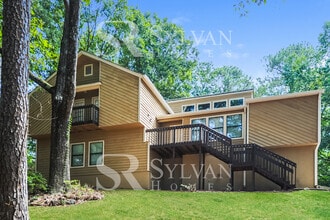 Building Photo - This lovely home is ready for your personal touch!