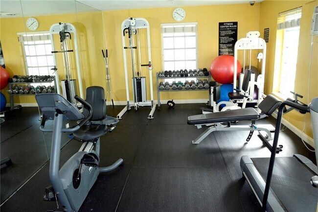 Building Photo - 6499 Bay Club Dr