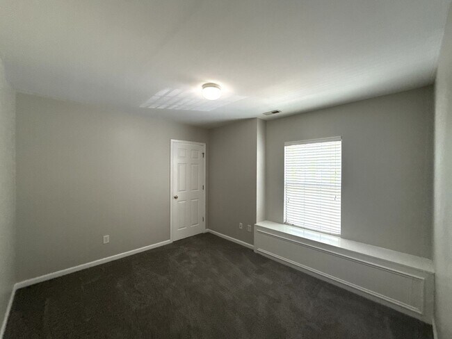 Building Photo - 4 Bedroom Home in Moss Creek!