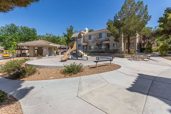 Building Photo - Luxury Living at The Falls - Ground floor ...