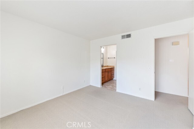 Building Photo - 14 Abrigo