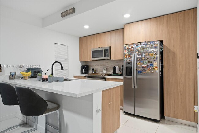 Building Photo - 214 NW 13th Ct