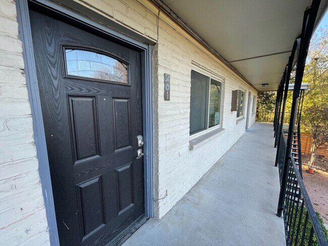 Building Photo - 2 bed room unit with Downtown Austin views!