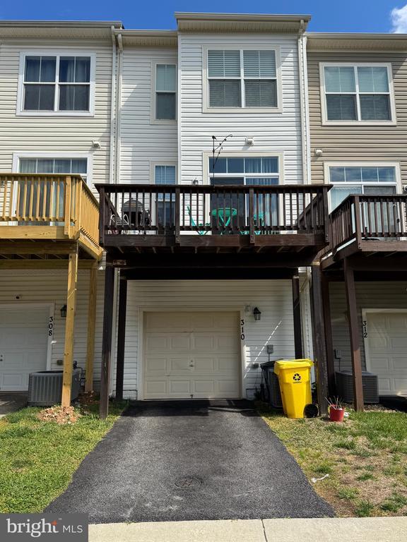 Building Photo - 310 White Oak Way