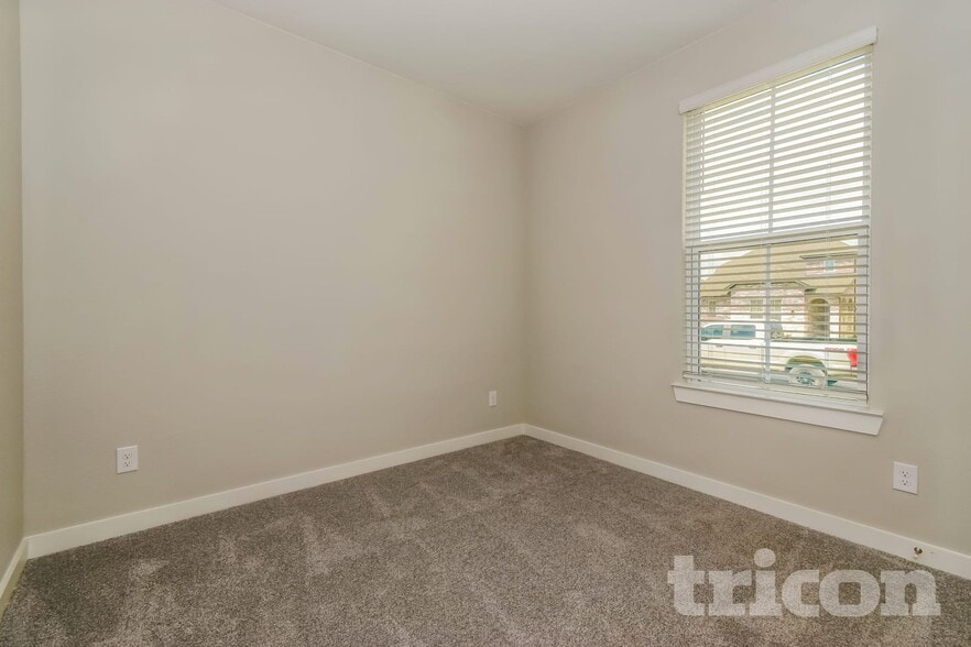 Building Photo - 2541 Finch Holw Dr