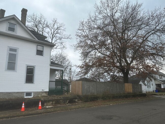 Building Photo - BEAUTIFUL RENOVATED NEW 4 BEDROOM 2 BATH HOUSE QUIET NEIGHBORHOOD