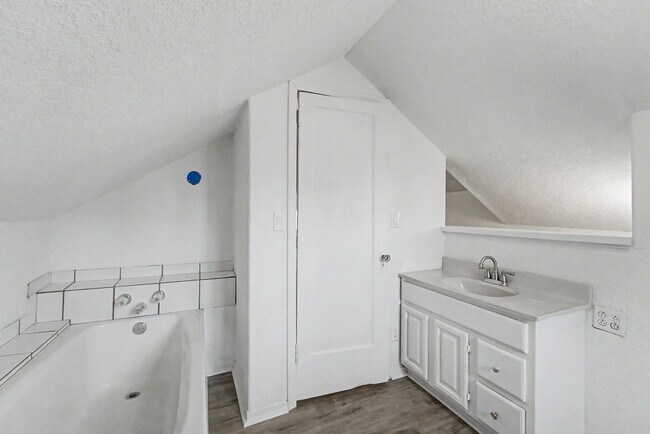 Building Photo - 1122 I St