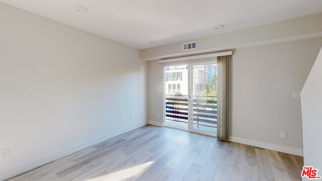 Building Photo - 236 Rosemont Ave