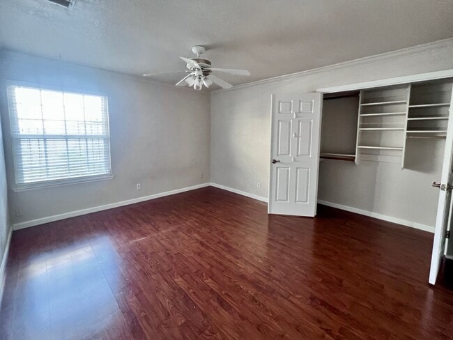 Building Photo - $1,795 Blackstone & Sierra, 2 Bed Condo + ...