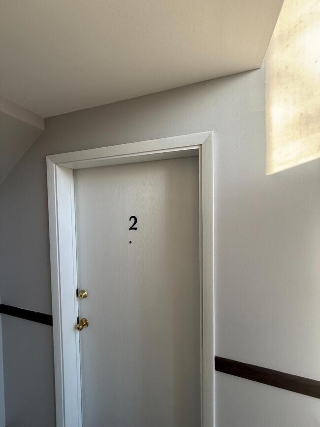 Building Photo - 591 Coyne St