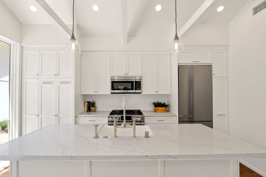 Building Photo - 3308 Palos Verdes Dr N