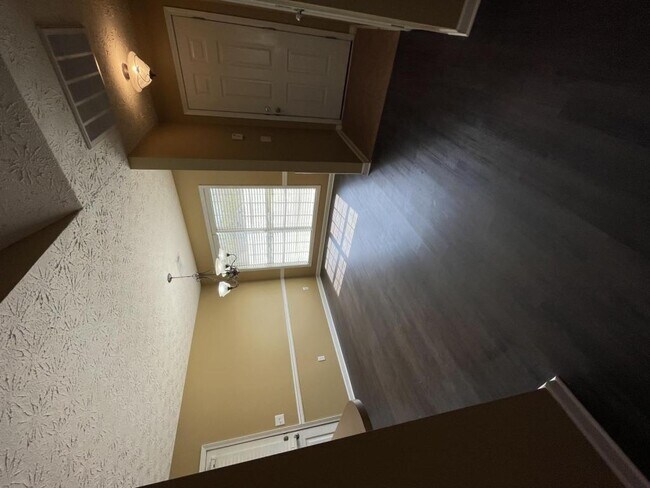 Building Photo - 7002 Hunter Hill Ct