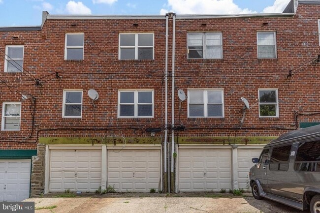 Building Photo - 5990 Henry Ave