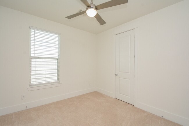 Building Photo - 310 Cyclamen St