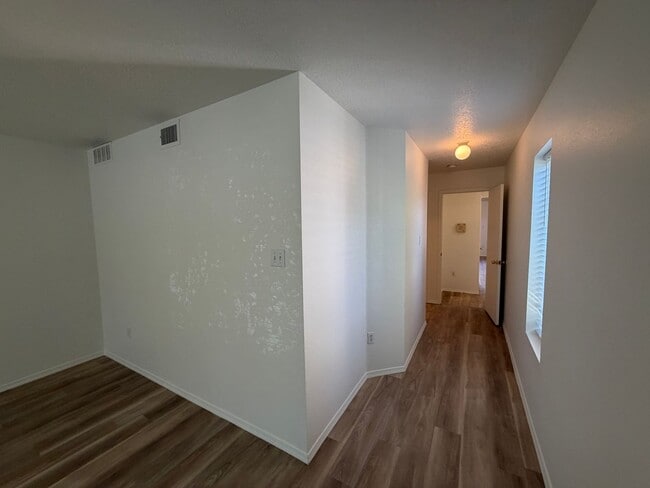 Building Photo - 3 Bedroom Single Story Home Available Near Unser Blvd NW & McMahon Blvd NW!