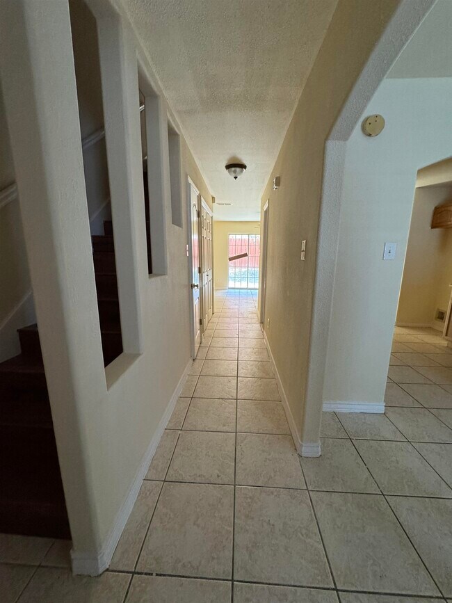 Building Photo - 1020 Dicky Ln