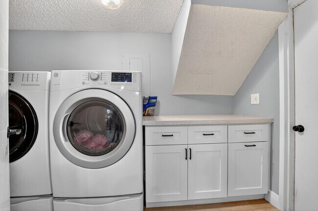 Building Photo - 7773 La Mirada Dr