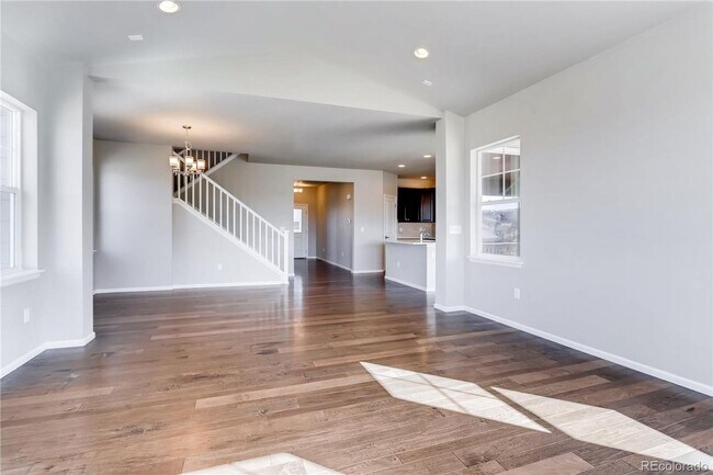 Building Photo - Elegant and spacious home with mountain vi...