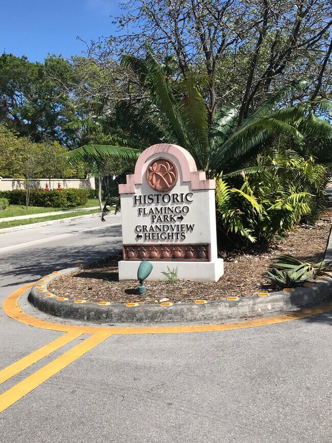 Building Photo - 603 N St