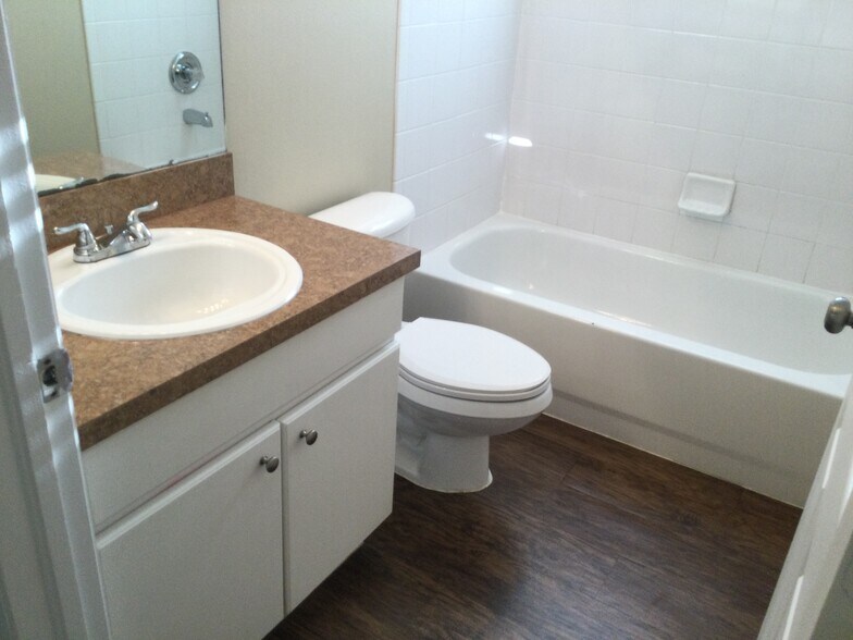 Building Photo - 828 Rocky Mountain Ct