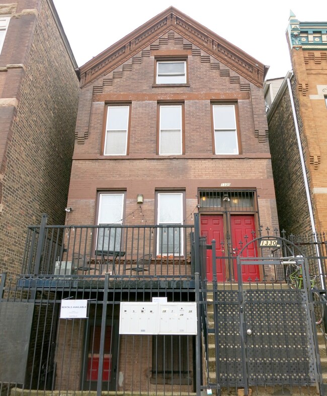 Primary Photo - 1330 N Cleaver St
