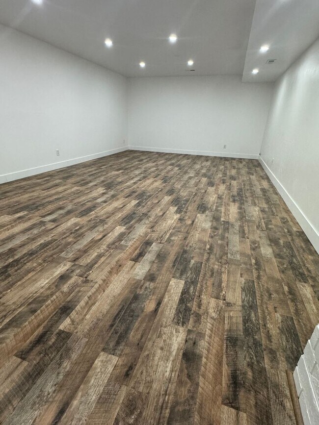 Building Photo - 664 N 960 E