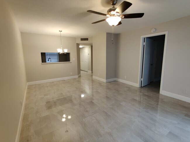 Building Photo - 8750 Royal Palm Blvd