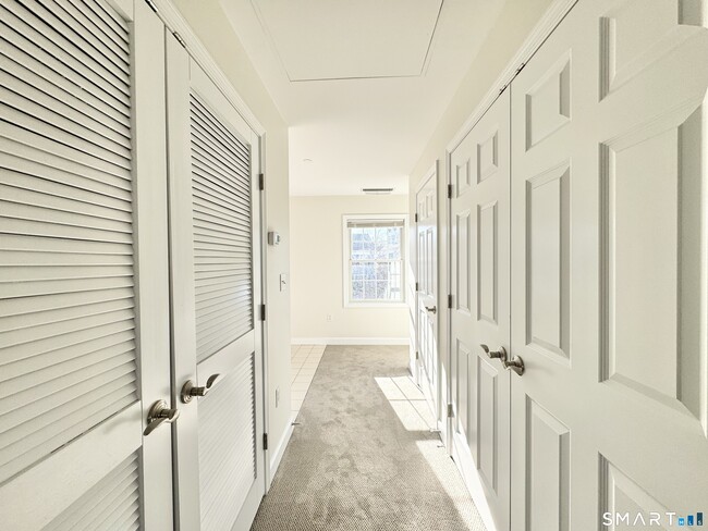 Building Photo - 46 Fairgate Dr