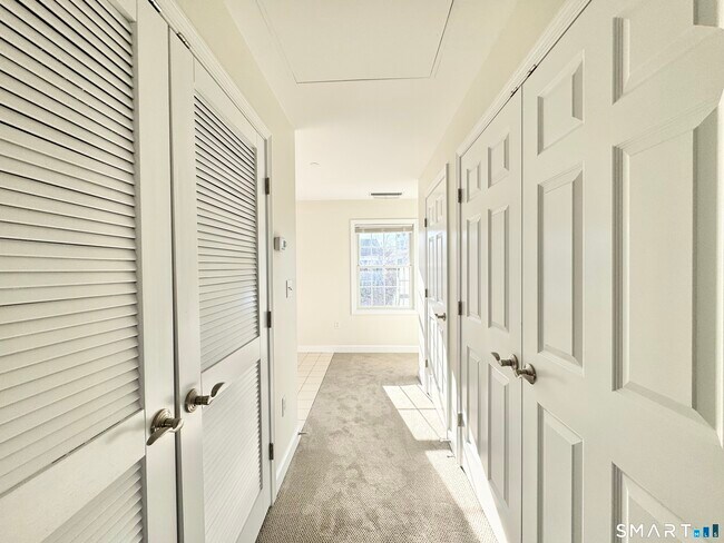 Building Photo - 54 Fairgate Dr