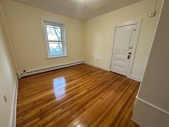 Building Photo - Washington Square - Updated Kitchen - Deck - Close to T